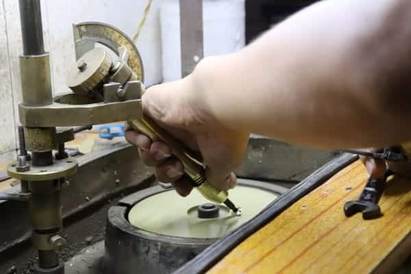 Ensuring consistent moissanite quality in bulk orders Moissanite batch consistency check